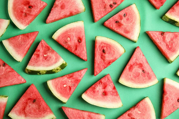 Snijvlakken Van Rijpe Watermeloen Groene Achtergrond Plat Gelegd — Stockfoto