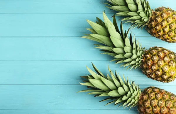 Fresh Ripe Juicy Pineapples Light Blue Wooden Table Flat Lay — Stock Photo, Image
