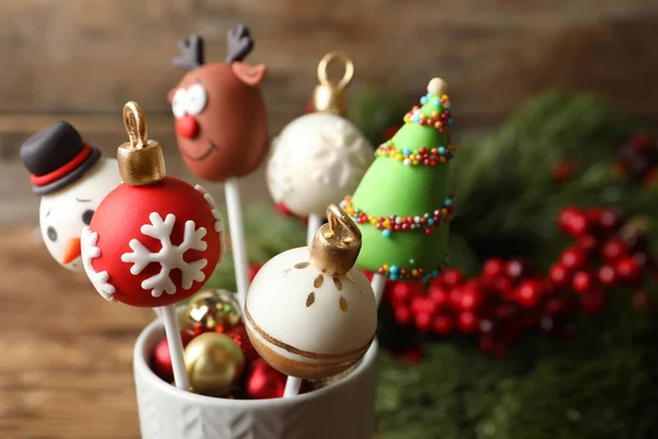 Köstliche Weihnachts Themen Cake Pops Auf Verschwommenem Hintergrund Nahaufnahme — Stockfoto