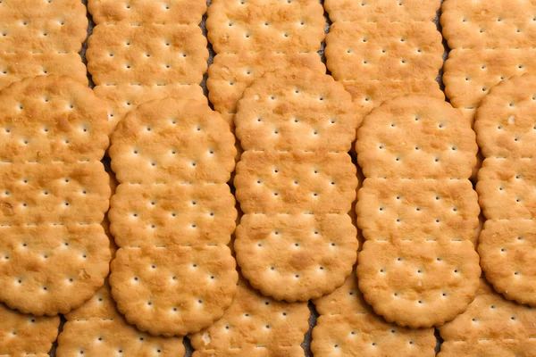 Veel Heerlijke Crackers Als Achtergrond Bovenaanzicht — Stockfoto