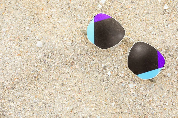 Stilvolle Sonnenbrille Sandstrand Draufsicht Raum Für Text — Stockfoto