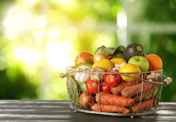 Vielfalt Frischem Köstlichem Gemüse Und Obst Korb Auf Dem Tisch — Stockfoto