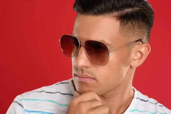 Handsome Man Wearing Sunglasses Red Background Closeup — Stock Photo, Image