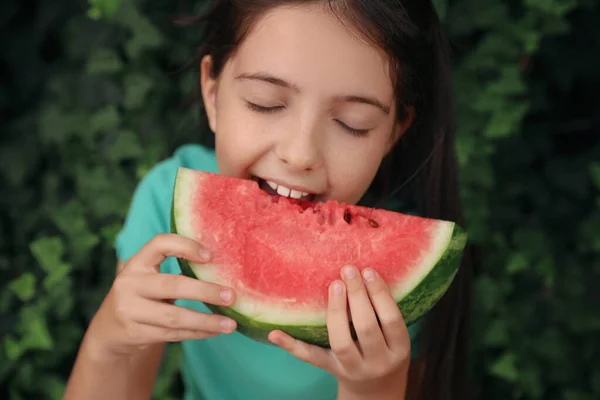 Cute Little Girl Eating Watermelon Outdoors Sunny Day Closeup — Stock Photo, Image