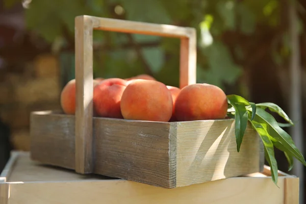 Wooden Basket Ripe Peaches Table Outdoors — Stock Photo, Image