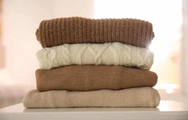 Stack Folded Warm Sweaters White Table Indoors — Stock Photo, Image