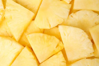 Arka plan olarak lezzetli olgun ananas dilimleri, üst görünüm
