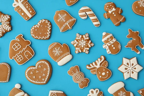 Diferentes Galletas Jengibre Navidad Sobre Fondo Azul Claro Planas —  Fotos de Stock