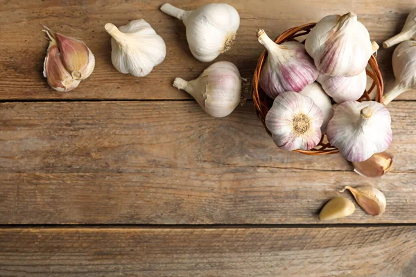 Fresh Organic Garlic Wooden Table Flat Lay Space Text — Stock Photo, Image