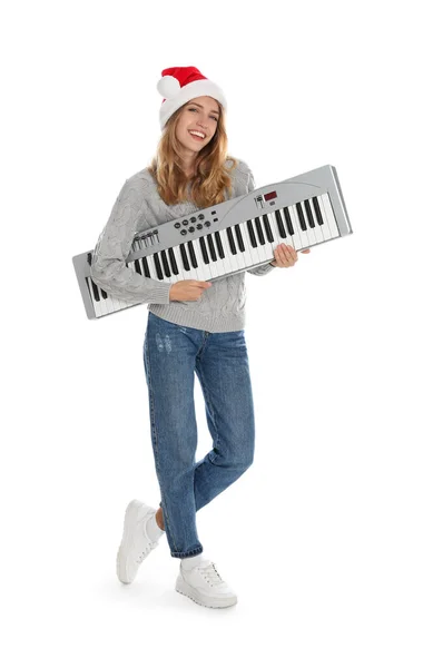Νεαρή Γυναίκα Σάντα Καπέλο Synthesizer Λευκό Φόντο Χριστουγεννιάτικη Μουσική — Φωτογραφία Αρχείου