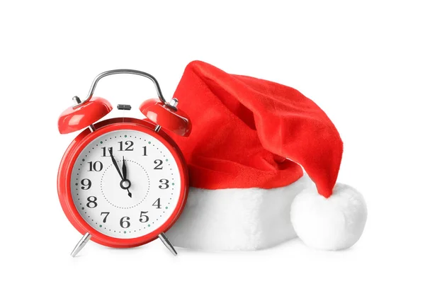 警钟和白色背景的圣诞帽新年倒数计时 — 图库照片
