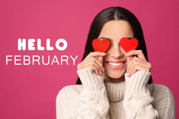 Wenskaart Met Tekst Hallo Februari Jonge Vrouw Met Papieren Harten — Stockfoto