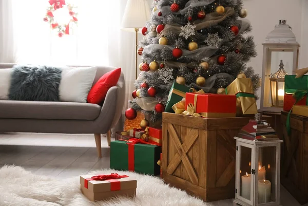 Schöner Weihnachtsbaum Wohnzimmer Festliches Interieur — Stockfoto