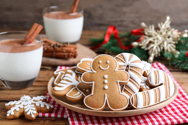 Delicious Gingerbread Christmas Cookies Table Closeup — Stock Photo, Image