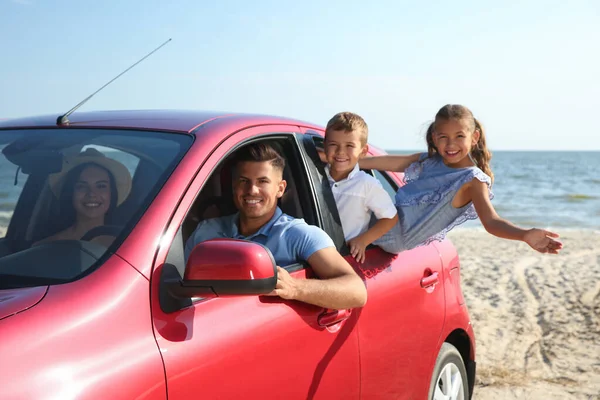 Bonne Famille Voiture Près Mer Voyage Été — Photo