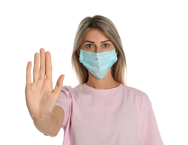 Kvinna Skyddande Mask Visar Stopp Gest Vit Bakgrund Förhindra Spridning — Stockfoto