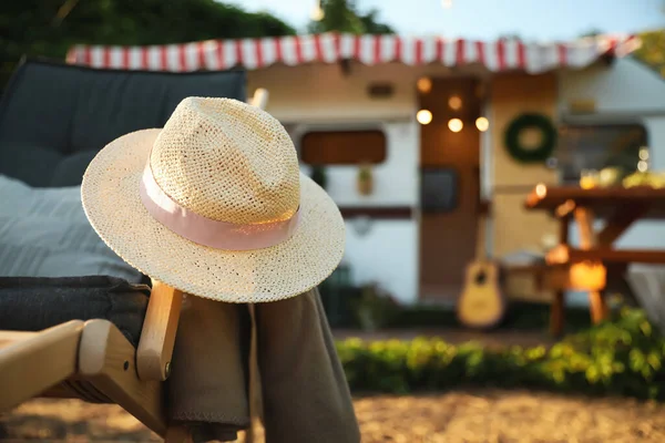 Hoed Ligstoel Buiten Zomerreis — Stockfoto