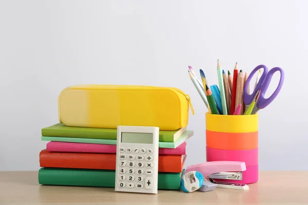 Verschiedene Schulsachen Auf Tisch Vor Weißem Hintergrund Zurück Zur Schule — Stockfoto
