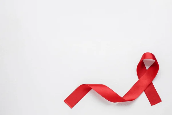 Top Kilátás Piros Szalag Fehér Háttér Hely Szövegnek Aids Szel — Stock Fotó