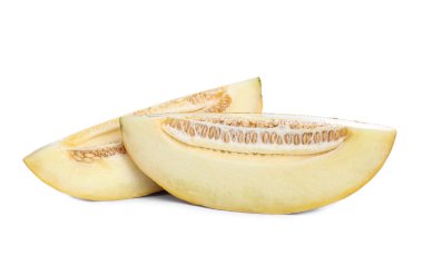 Lezzetli olgun kavun dilimleri beyaza izole edilmiş.