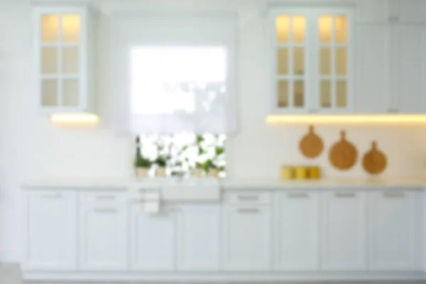 Vista Borrosa Del Interior Cocina Moderna Con Muebles Elegantes —  Fotos de Stock
