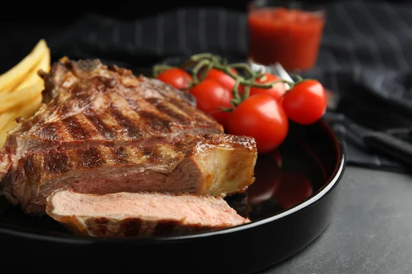 Lekkere Gegrilde Biefstuk Geserveerd Zwarte Tafel Close — Stockfoto