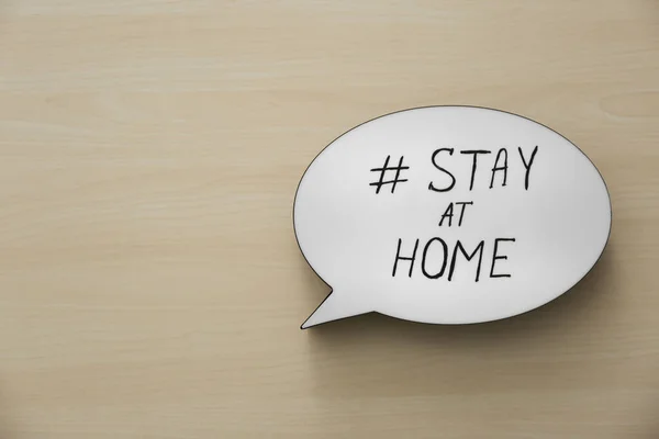 Draufsicht Auf Sprechblase Mit Hashtag Stay Home Auf Holzgrund Platz — Stockfoto