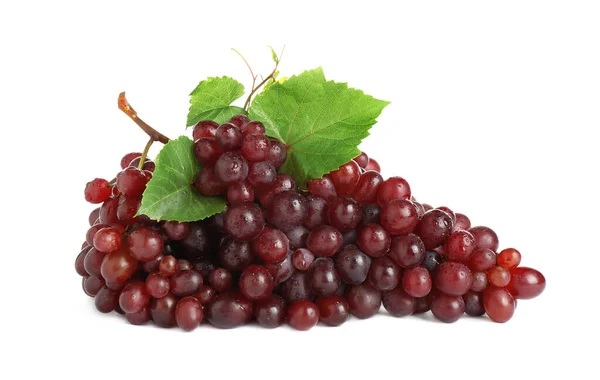 Ramo Uvas Rojas Jugosas Maduras Frescas Con Hojas Aisladas Blanco — Foto de Stock