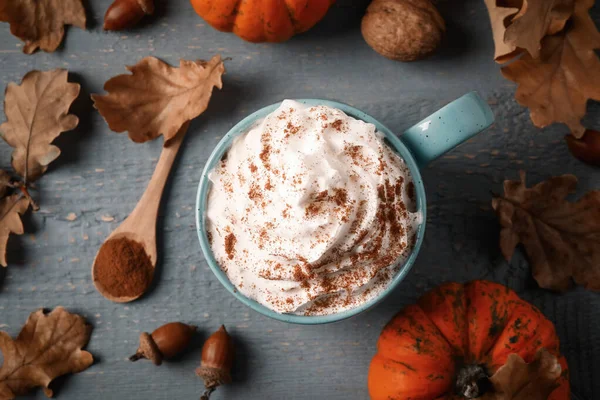 Délicieux Latte Citrouille Sur Table Bois Gris Plat — Photo