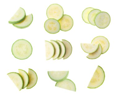 Beyaz arkaplanda kesilmiş kabaklar kümesi, üst görünüm