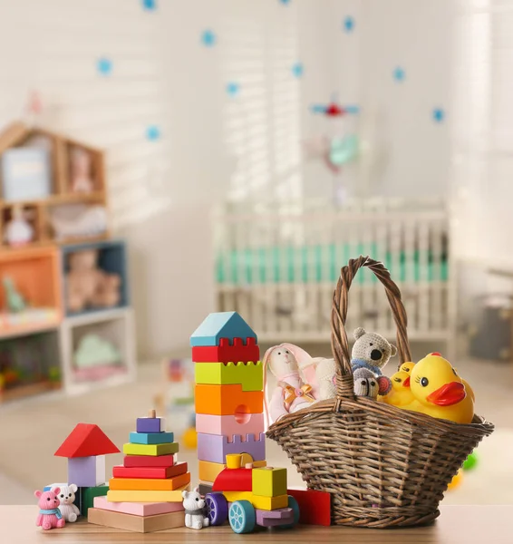 Conjunto Diferentes Brinquedos Bonitos Mesa Madeira Quarto Das Crianças — Fotografia de Stock