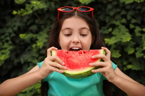 Cute Little Girl Eating Watermelon Outdoors Sunny Day — Stock Photo, Image