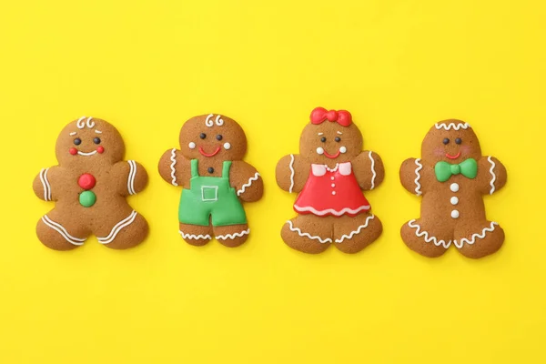 Christmas Human Shaped Gingerbread Cookies Yellow Background Flat Lay — Stock Photo, Image