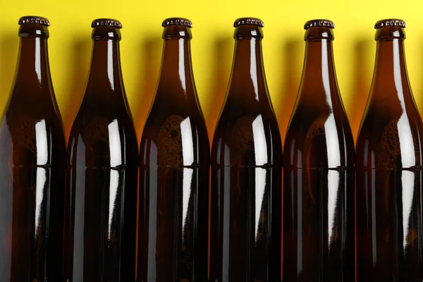 Bottles Beer Yellow Background Flat Lay — Stock Photo, Image