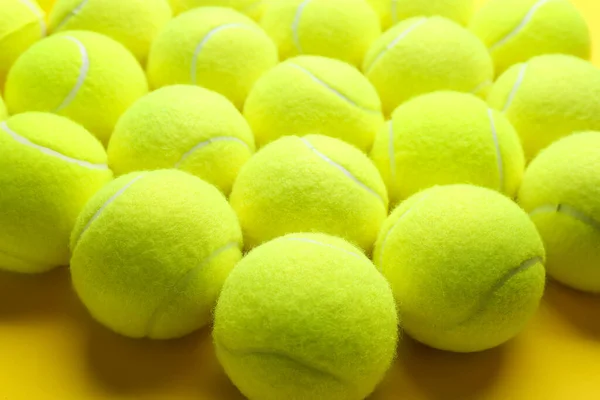 Balles Tennis Sur Fond Jaune Gros Plan Equipements Sportifs — Photo