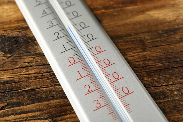 Moderne Weerthermometer Houten Achtergrond Close — Stockfoto