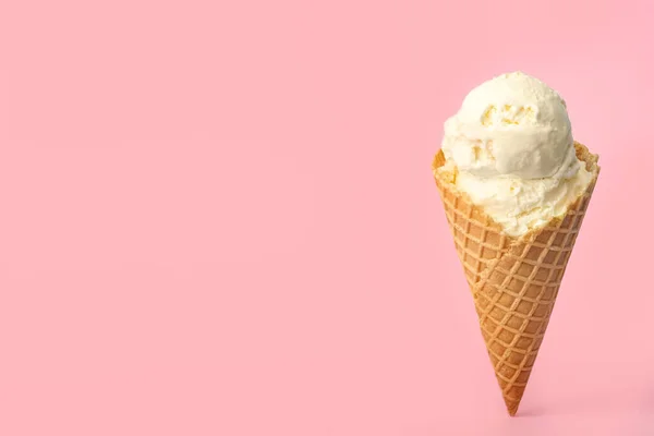 Delicioso Helado Cono Gofre Sobre Fondo Rosa Espacio Para Texto — Foto de Stock