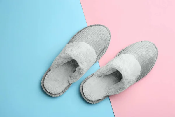 Par Zapatillas Suaves Sobre Fondo Color Planas —  Fotos de Stock