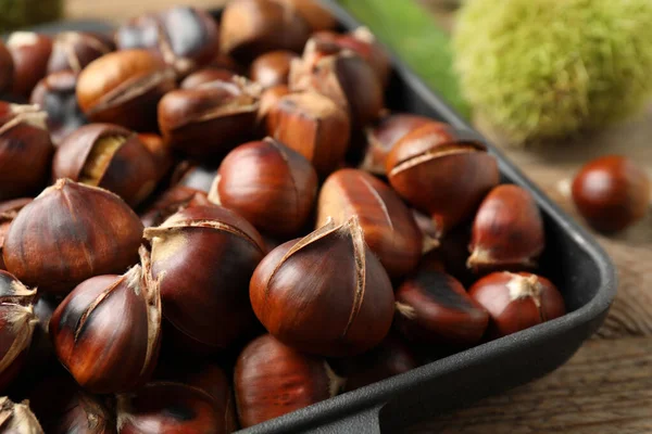 식탁에 접시에 맛있는 수있는 클로즈업 — 스톡 사진