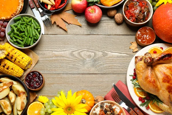 Fiesta Tradicional Acción Gracias Con Delicioso Pavo Cocido Otros Platos — Foto de Stock