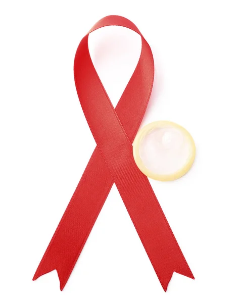 Cinta Roja Preservativo Aislados Blanco Vista Superior Sensibilización Sobre Sida — Foto de Stock
