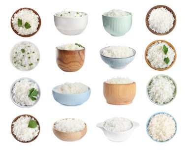 Beyaz üzerine izole edilmiş pişmiş pirinç kaseleri.