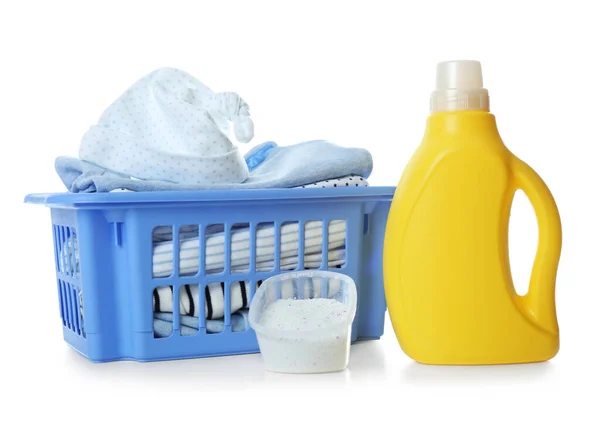 Korb Mit Frischer Babywäsche Waschpulver Und Einer Flasche Waschmittel Auf — Stockfoto