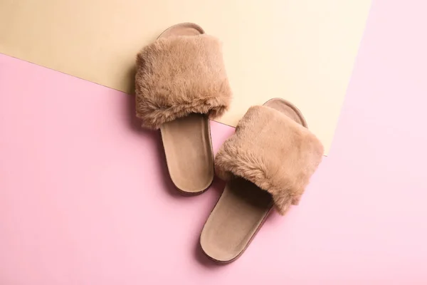 Pair Soft Slippers Color Background Flat Lay — Stock Photo, Image