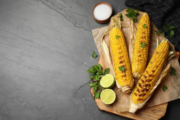Tasty Grilled Corn Black Table Flat Lay Space Text — Stock Photo, Image