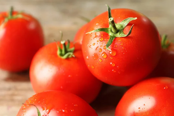 Verse Rijpe Tomaten Houten Tafel Close — Stockfoto