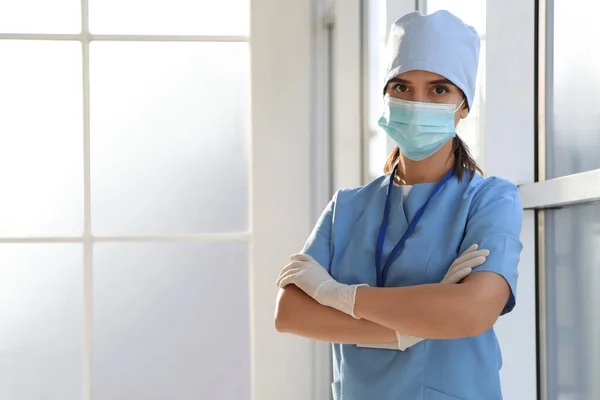 Médico Guantes Médicos Mascarilla Protectora Uniformes Interiores Espacio Para Texto — Foto de Stock