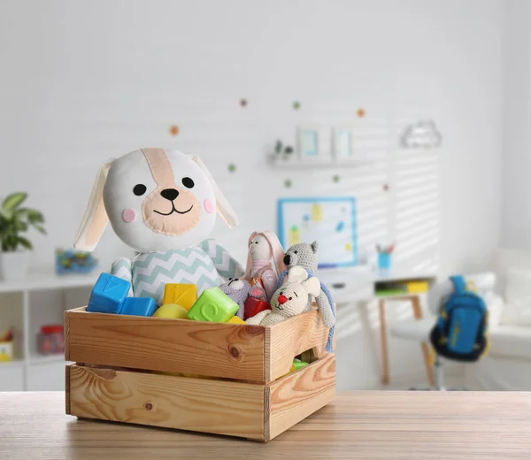Állítsa Különböző Aranyos Játékok Asztalra Gyerekszobában — Stock Fotó