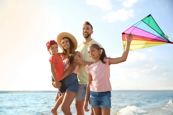Happy Parents Children Playing Kite Sea Spending Time Nature — Stock Photo, Image