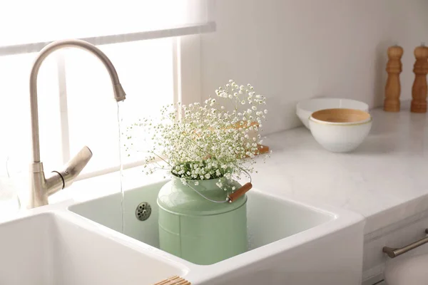 Bouquet Gypsophila Flowers Sink Kitchen Interior Design — Stock Photo, Image